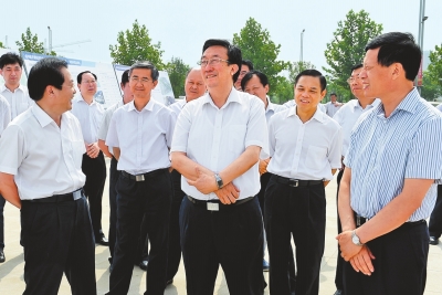 郭庚茂謝伏瞻等在鄭州航空港經濟綜合實驗區調 郭庚茂謝伏瞻等在鄭州航空港經濟綜合實驗區調