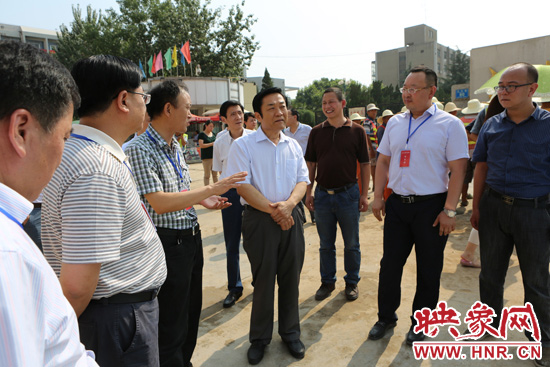 鄭州開(kāi)展“送清涼”專項(xiàng)行動(dòng) 關(guān)愛(ài)一線職工和農(nóng)民工