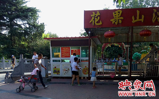 公園內每一個游樂場都專門一個收費窗口 公園內每一個游樂場都專門一個收費窗口