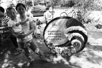 是否再要第二個孩子,對于部分單獨夫婦來說,仍是個問題。 是否再要第二個孩子,對于部分單獨夫婦來說,仍是個問題。