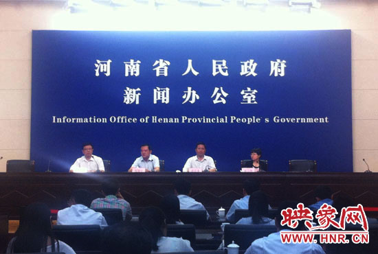 河南省銀監局副局長程康寧回答記者問