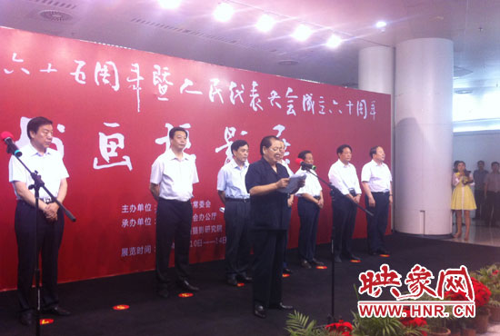 省十一屆人大常委會(huì)副主任、省人大書(shū)畫(huà)攝影研究院院長(zhǎng)劉新民在開(kāi)幕式上致辭 省十一屆人大常委會(huì)副主任、省人大書(shū)畫(huà)攝影研究院院長(zhǎng)劉新民在開(kāi)幕式上致辭