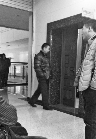 鄭州大四女生返校途中遇害 殺人惡魔系一白發老人 鄭州大四女生返校途中遇害 殺人惡魔系一白發老人