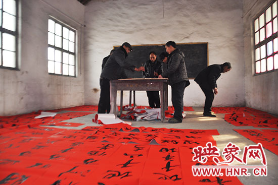 目前已經(jīng)書寫了超過(guò)一萬(wàn)幅春聯(lián)。