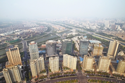 不少網(wǎng)友認(rèn)為，不動產(chǎn)統(tǒng)一登記會使房價下跌。