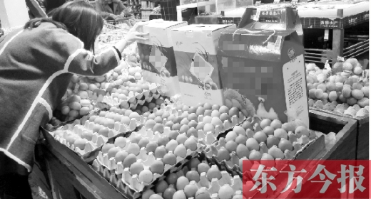 如今超市里的土雞蛋品種繁多,難免讓人挑花眼 如今超市里的土雞蛋品種繁多,難免讓人挑花眼