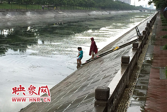 東風渠邊的垂釣者 東風渠邊的垂釣者