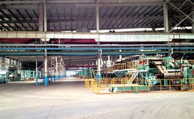 12月4日，三峽全通一個閑置的車間內，落滿厚厚的塵土。