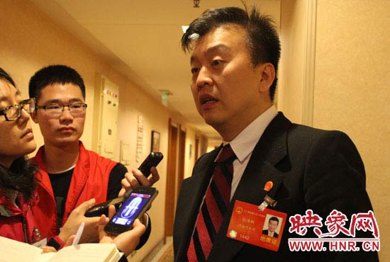 全國人大代表、中央電視臺綜藝頻道節目組主持人、河南省青聯榮譽副主席張澤群