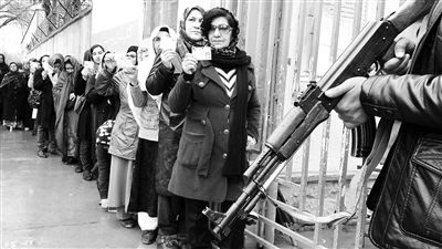 4月5日，阿富汗總統大選投票工作進行