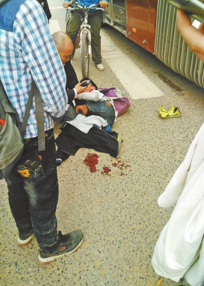 鄭州接連兩天2男童被公交車撞傷 交警提醒:遠離大型車 鄭州接連兩天2男童被公交車撞傷 交警提醒:遠離大型車