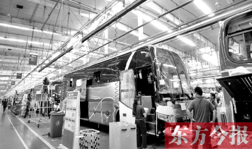 隨著能源和環(huán)保的壓力加大，跟隨國家的產(chǎn)業(yè)風(fēng)向標(biāo)，河南汽車產(chǎn)業(yè)也大力發(fā)展電動汽車，力求“彎道超車”。