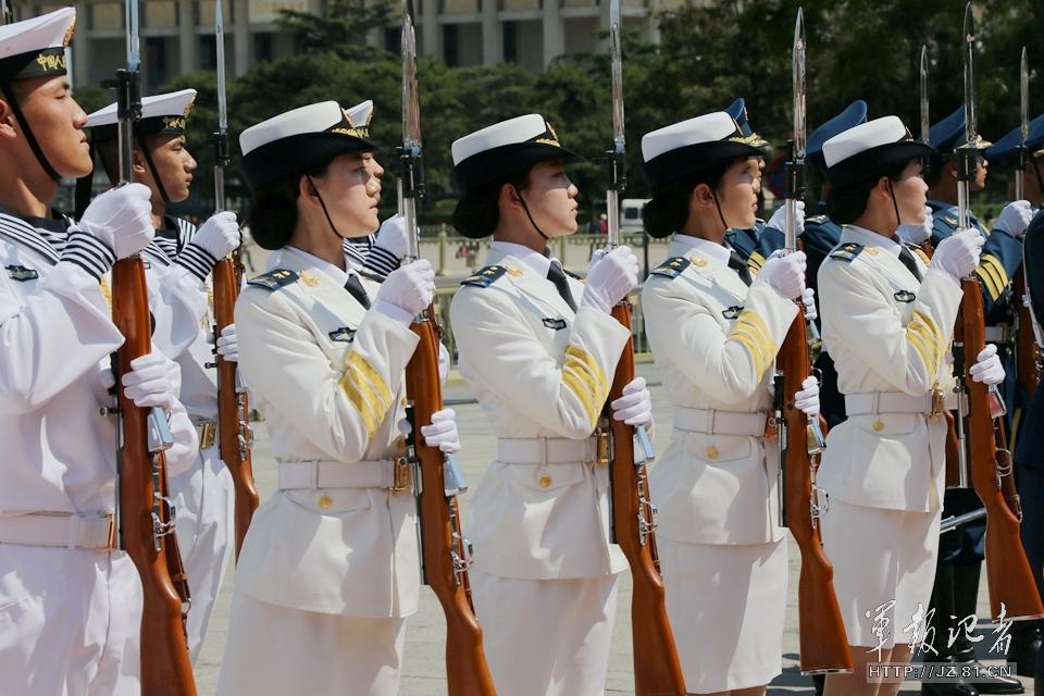 中國三軍儀仗隊首現女儀仗兵身影 中國三軍儀仗隊首現女儀仗兵身影