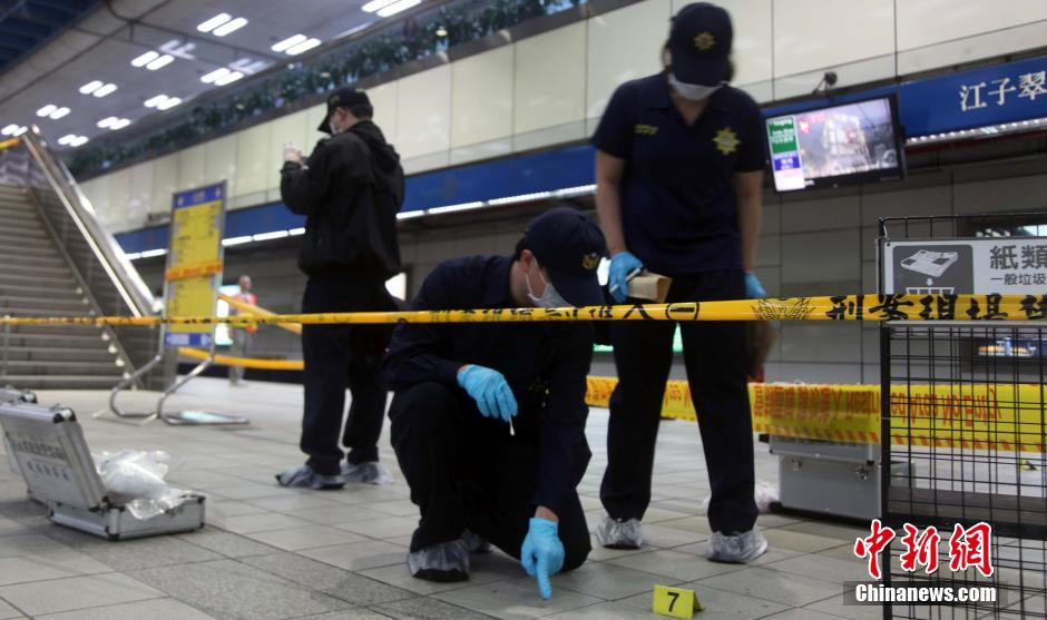 圖為新北市警察在現場勘查。中新社發 劉舒凌 攝