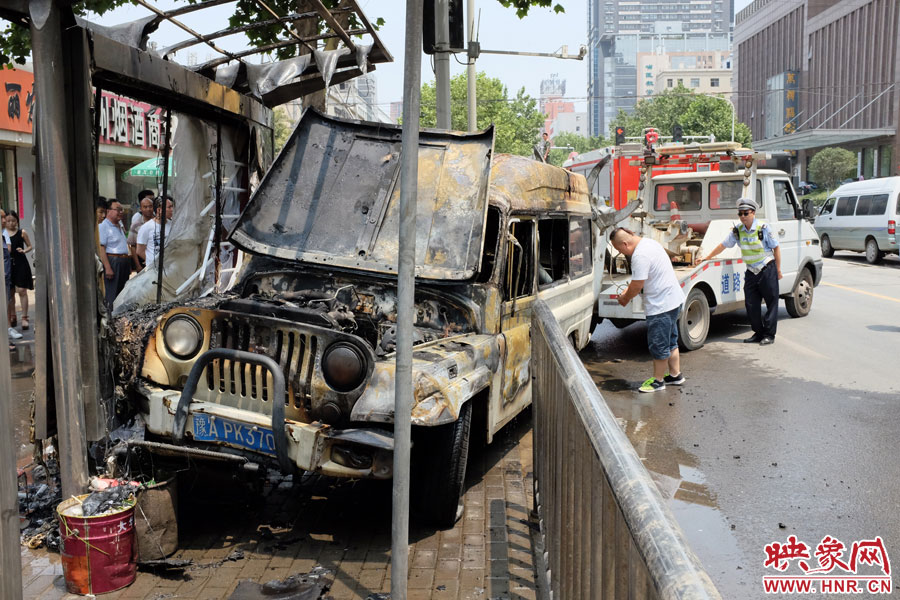 吉普車燒毀嚴重，基本報廢。