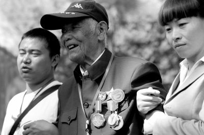 中國(guó)遠(yuǎn)征軍老兵來參加活動(dòng)。