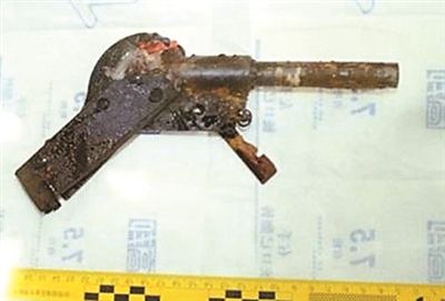 犯罪嫌疑人帶到現場的自制手槍 犯罪嫌疑人帶到現場的自制手槍