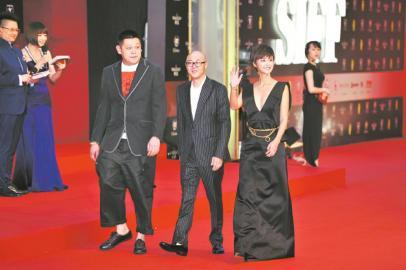 　　《勝利》劇組走紅毯，只可惜黃海波未能參加。