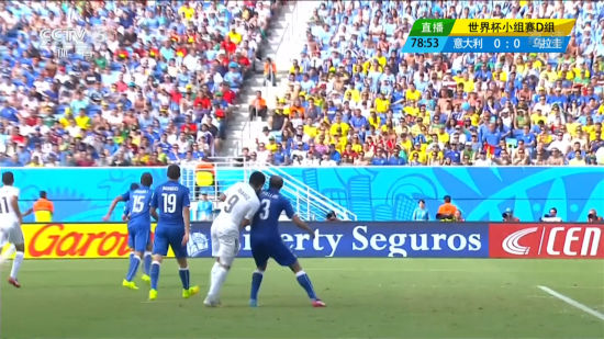 蘇亞雷斯咬人瞬間 蘇亞雷斯咬人瞬間