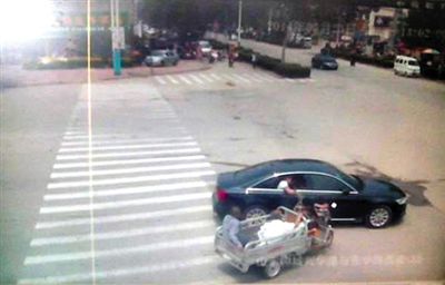 23日中午，陳母被突然噴毒。新京報記者 王瑞鋒 攝