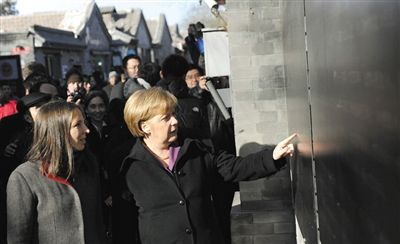 2012年2月2日,北京,默克爾來(lái)到南鑼鼓巷游覽。 2012年2月2日,北京,默克爾來(lái)到南鑼鼓巷游覽。