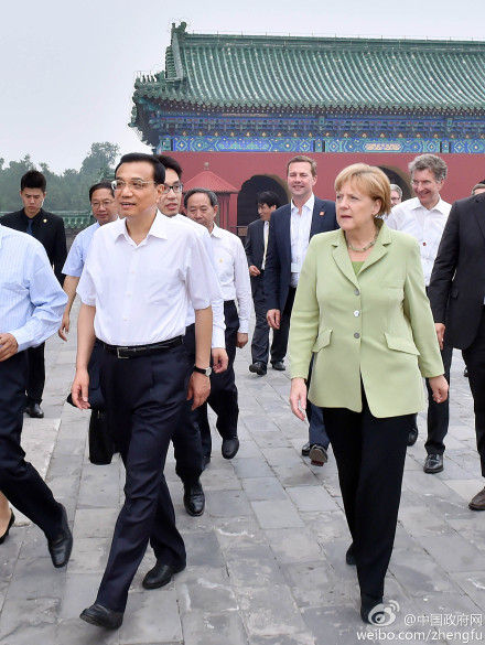 李克強陪默克爾參觀天壇公園 李克強陪默克爾參觀天壇公園