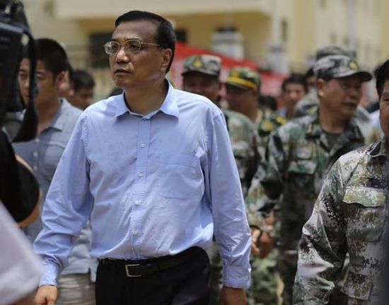 　8月4日，中共中央政治局常委，國務院總理李克強在云南魯甸地震災區察看災情。