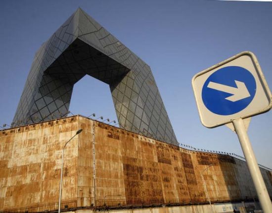 中央電視臺進入多事之秋，多名工作人員相繼被調查，公眾聲望一度下滑。