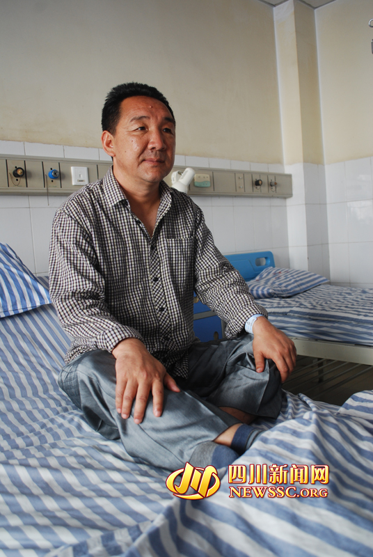 病床上的馬建華,羅本平攝。 病床上的馬建華,羅本平攝。
