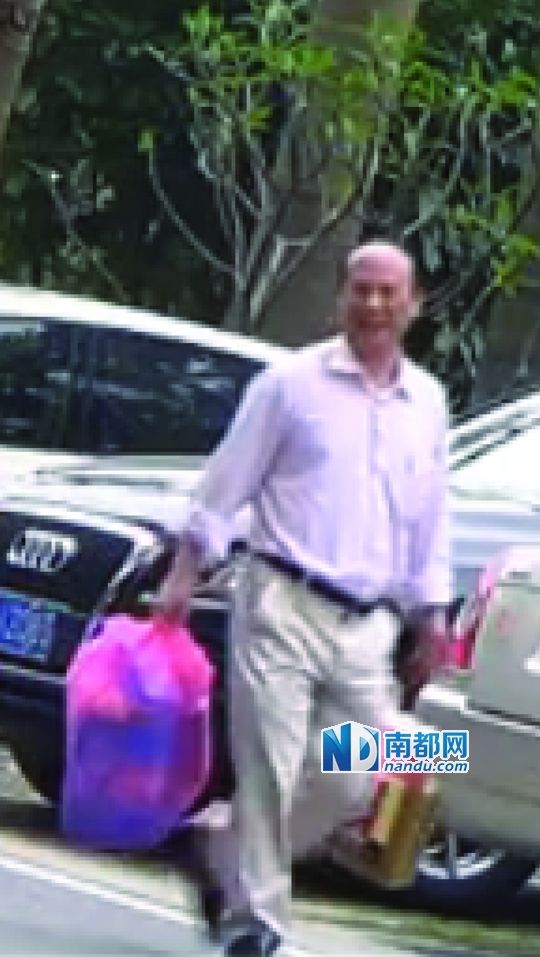 曝副局長駕公車探懷孕情婦 紀委:正在調查(圖) 曝副局長駕公車探懷孕情婦 紀委:正在調查(圖)