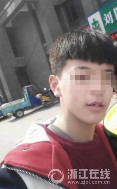 杭州余杭一小區發生血案 14歲男孩被繼母砍死 杭州余杭一小區發生血案 14歲男孩被繼母砍死