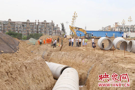 鄭州一施工現場發生坍塌