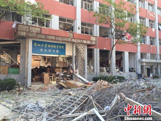 7月20日上午7點32分，蘭州大學醫學南校區學生公寓外一施工現場發生閃爆