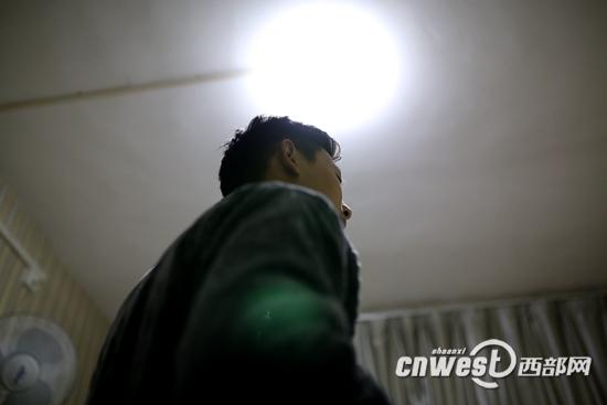 2013年2月份，17歲的林波在陜西省疾控中心拿到HIV確診報告。