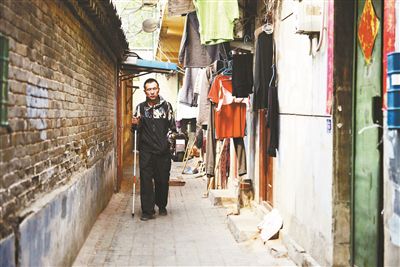 雖然曾被報道擁有兩套房產，李大鵬實際的租住地在一片棚戶區里