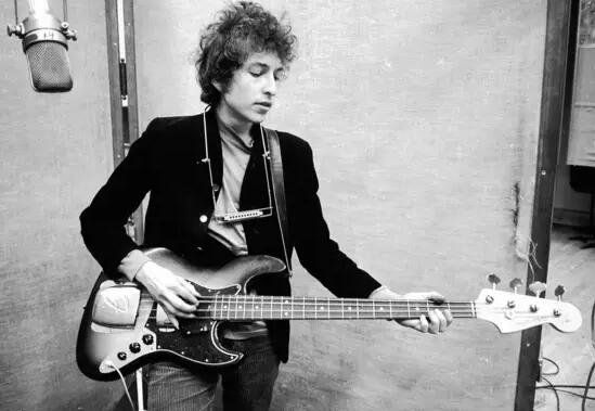 此處外事兒(微信ID：xjb-waishier)要替一個人心疼10秒鐘——自2009年以來連續八年被視為諾貝爾文學獎熱門人選的日本作家村上春樹。