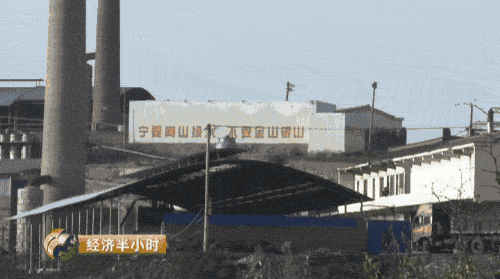 晉城市空氣質量急劇下降,全山西省排倒數第一,并受到了環保部的通報批評,2016年7月18日至8月20日,山西省環保廳專門成立督察組對晉城市進行了督察,村民們介紹,當時山西省環保廳督察組實地檢查時,二硫化碳生產企業都停工了,但為期一個月的省級督察剛剛結束,這些本應停產的企業一個個又開始了生產。 晉城市空氣質量急劇下降,全山西省排倒數第一,并受到了環保部的通報批評,2016年7月18日至8月20日,山西省環保廳專門成立督察組對晉城市進行了督察,村民們介紹,當時山西省環保廳督察組實地檢查時,二硫化碳生產企業都停工了,但為期一個月的省級督察剛剛結束,這些本應停產的企業一個個又開始了生產。