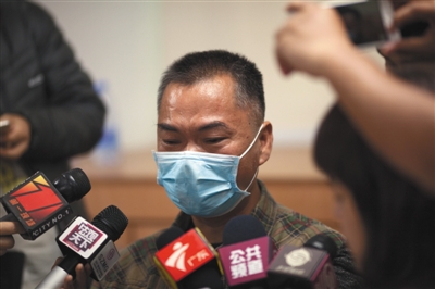 昨日，深圳，羅一笑的父親羅爾接受媒體采訪。圖/視覺中國