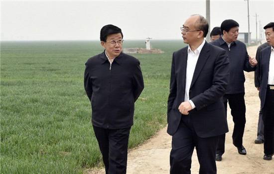 4月3日至4日，河北省委書記、省人大常委會主任趙克志，省委副書記、省政府黨組書記許勤在雄安新區(qū)調(diào)研。這是趙克志、許勤4日實地察看雄安新區(qū)核心區(qū)概貌。 圖片來源：河北新聞網(wǎng)