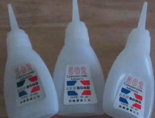 男女網上早戀遭反對 倆人竟用502膠把手粘到一起 男女網上早戀遭反對 倆人竟用502膠把手粘到一起