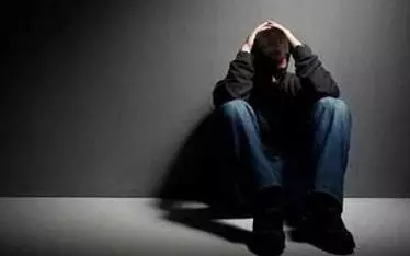 男女網上早戀遭反對 倆人竟用502膠把手粘到一起 男女網上早戀遭反對 倆人竟用502膠把手粘到一起