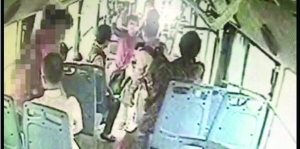 女司機路見不平一聲吼,小女孩方才脫身 視頻截圖