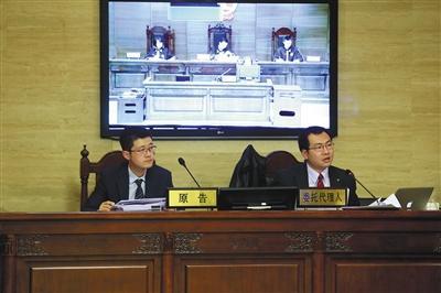 “小黃車”的商標(biāo)所有人“數(shù)人公司”代理律師稱,“ofo小黃車”侵犯了“小黃車”的注冊商標(biāo)。