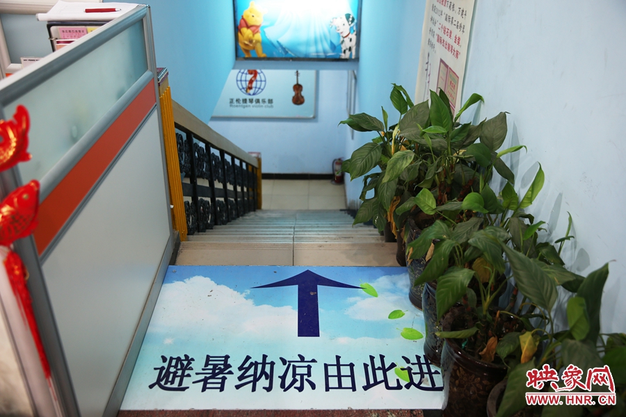 金水區人防（珠江琴行）納涼點入口處的明顯標識。