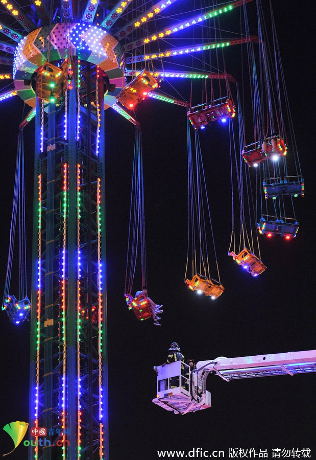 大連高空游樂設(shè)施出故障 游客被困20米高空 大連高空游樂設(shè)施出故障 游客被困20米高空