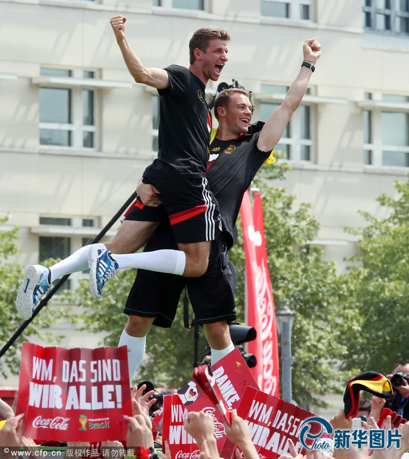 當(dāng)?shù)貢r間2014年7月15日，德國柏林，德國隊歸國舉行奪冠巡游