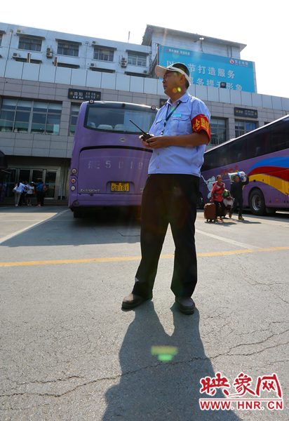 工作性質的緣故,調度員對于太陽的“眷顧”無法回避。 工作性質的緣故,調度員對于太陽的“眷顧”無法回避。