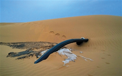 騰格里沙漠遭工業污染