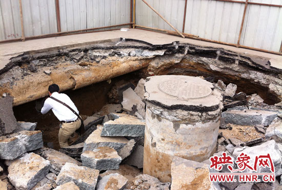 有工作人員下到坑內進行檢查，但拒絕透露具體工作單位。