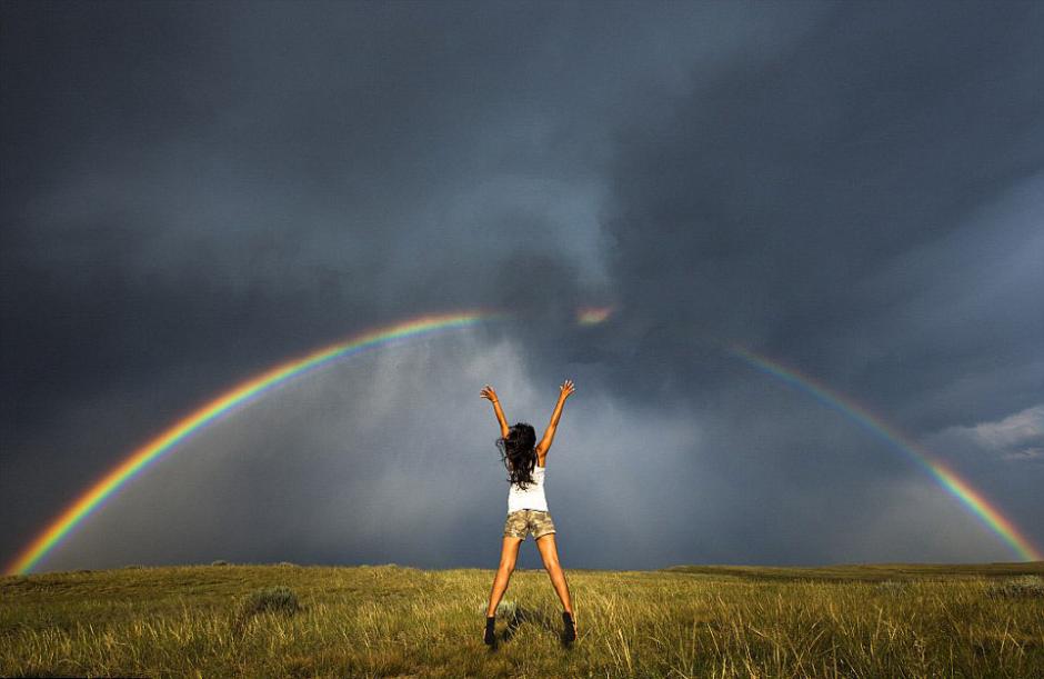 夫婦追逐風(fēng)暴 丈夫?yàn)槠拮优摹帮L(fēng)暴寫(xiě)真”